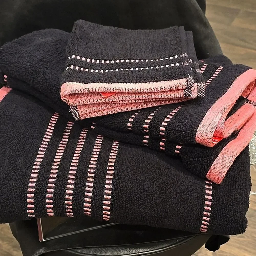 Juicy‎ Couture Home Etched Stripe Bath Towel Set- Black/Pink
